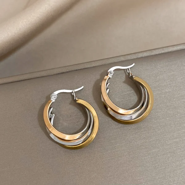 Brinco Argola Torção Banho em Ouro 18k - Imagem 3