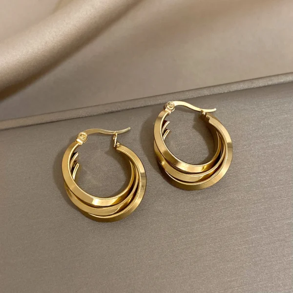 Brinco Argola Torção Banho em Ouro 18k - Imagem 2