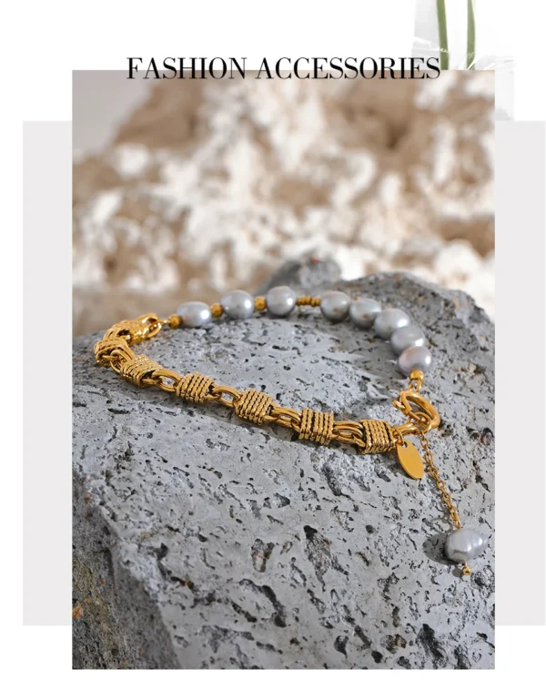 Pulseira Dupla Pérola Cinza Metal Banho em Ouro 18k - Imagem 5