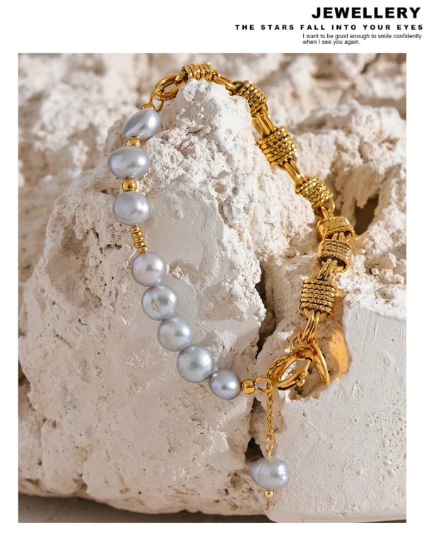 Pulseira Dupla Pérola Cinza Metal Banho em Ouro 18k - Imagem 6