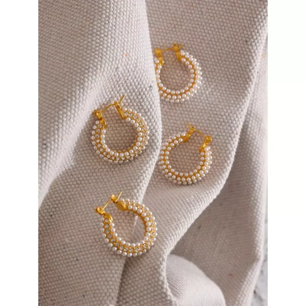 Brinco Argola Pérolas e Pedras Banho em Ouro 18k - Imagem 6