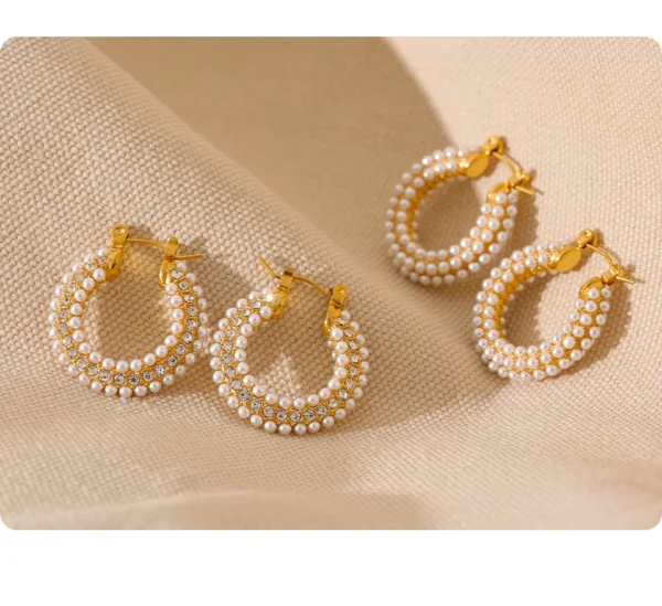Brinco Argola Pérolas e Pedras Banho em Ouro 18k - Imagem 4