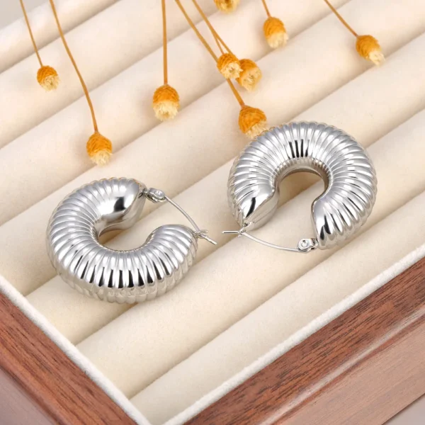 Brinco Argola Espiral Banho em Ouro 18k 2 - Imagem 7