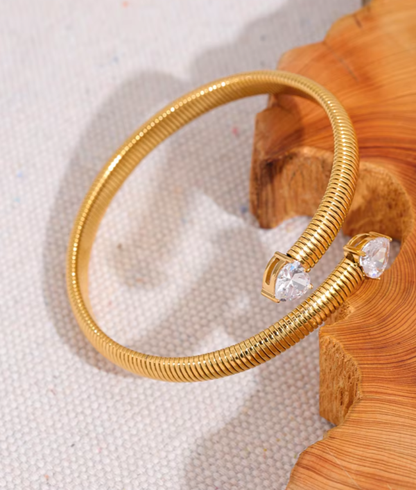 Bracelete com Zircônias em Coração Banho em Ouro 18k - Imagem 3