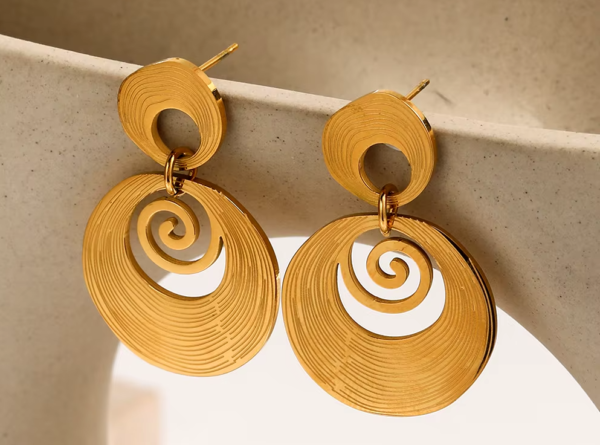 Brinco Geométrico Espiral Banho em Ouro 18k - Imagem 2