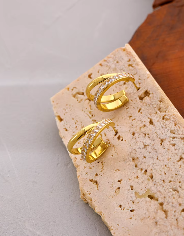 Argola Dupla com Zircônias Banho em Ouro 18k - Imagem 2