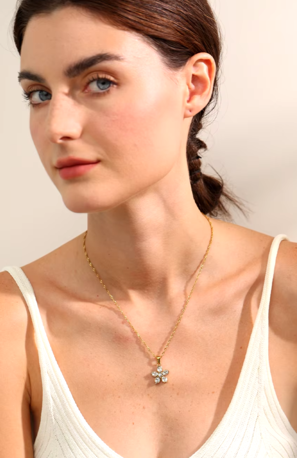 Colar Pingente Flor Banho em Ouro 18k - Imagem 3
