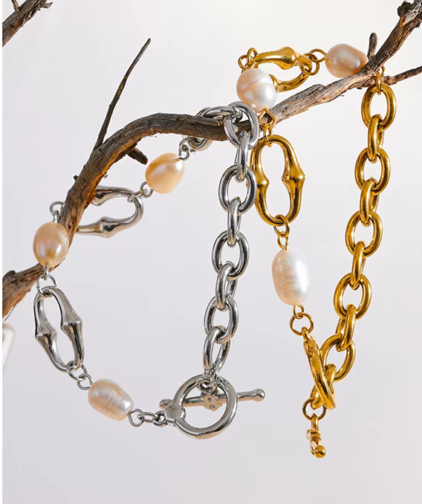 Pulseira Correia e Pérolas Naturais Banho em Ouro 18k