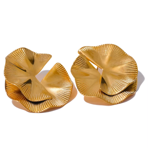 Brinco Chic Flor Banho em Ouro 18k