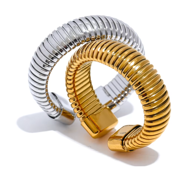 Anel Ajustável Textura Elástica Banho em Ouro 18k