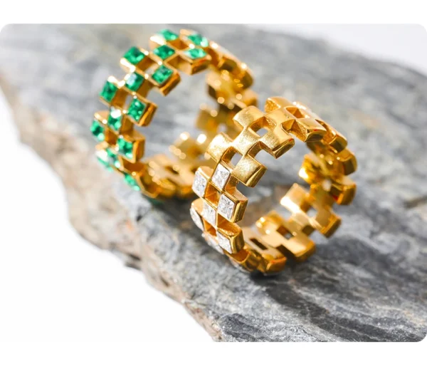 Anel Vazado com Zircônias Banho em Ouro 18k - Imagem 4