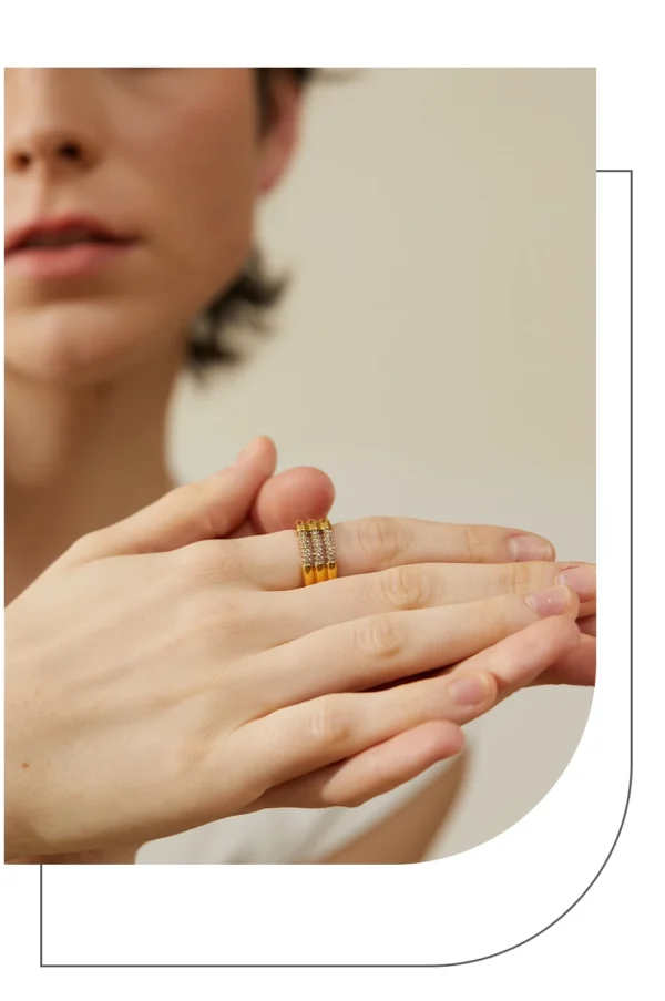 Anel Triplo Zircônias Banho em Ouro 18k - Imagem 2