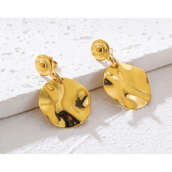 Brinco Prato Irregular Banho em Ouro 18k - Imagem 2