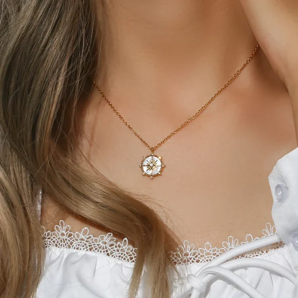 Colar Estrela Rosa dos Ventos Banho em Ouro 18k - Imagem 5