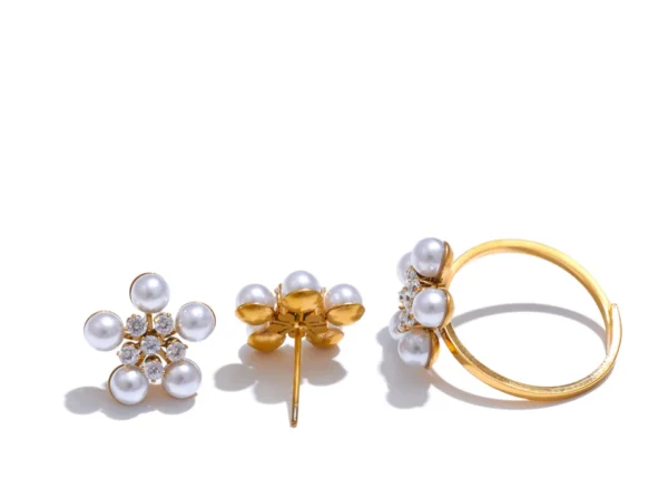 Brinco Pérola Flor Banho em Ouro 18k - Imagem 3