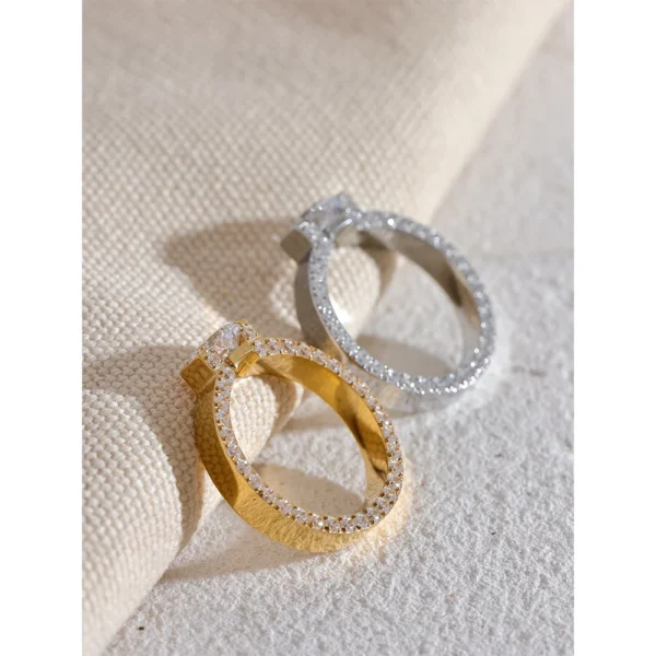 Anel Ternura Cravejado de Zircônias Banho em Ouro 18k - Imagem 2