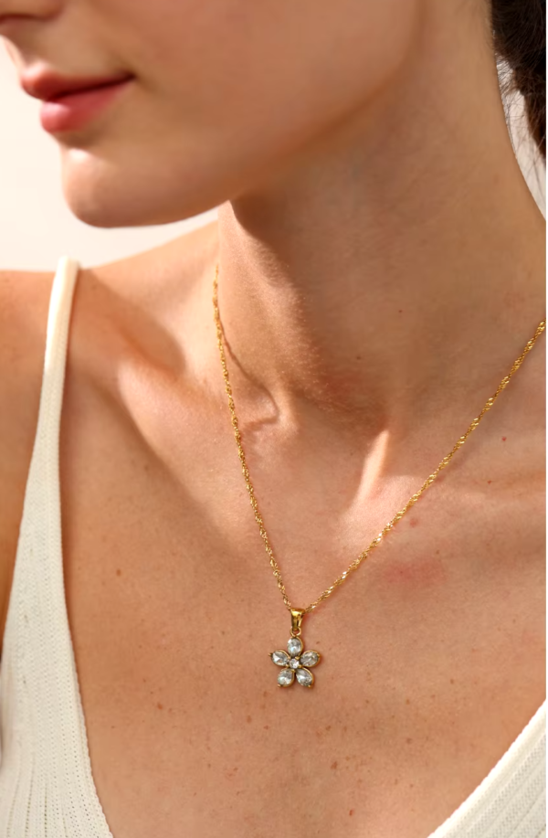 Colar Pingente Flor Banho em Ouro 18k - Imagem 4