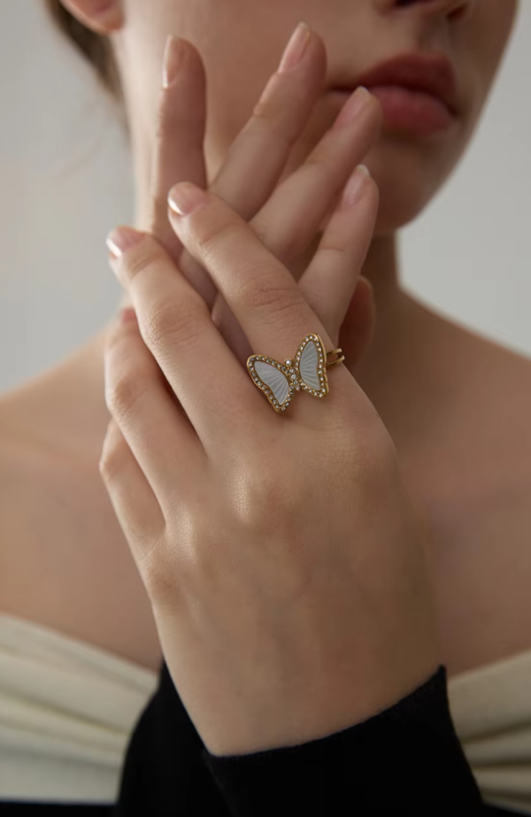 Anel Ajustável White Butterfly Banho em Ouro 18k - Imagem 5