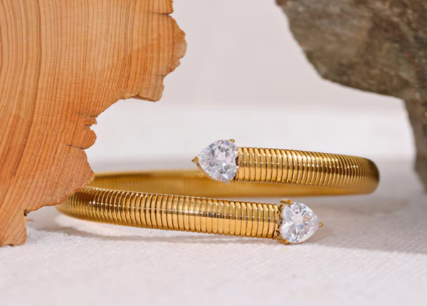 Bracelete com Zircônias em Coração Banho em Ouro 18k - Imagem 2